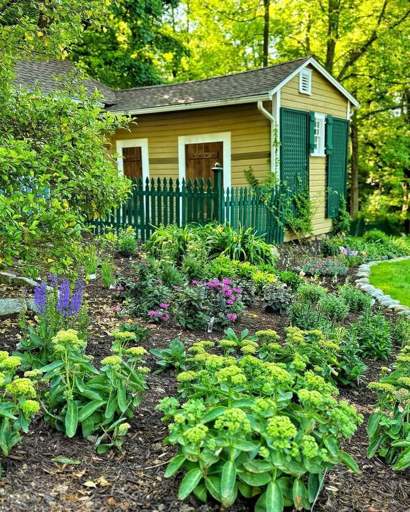 Charming Cottage Gardens